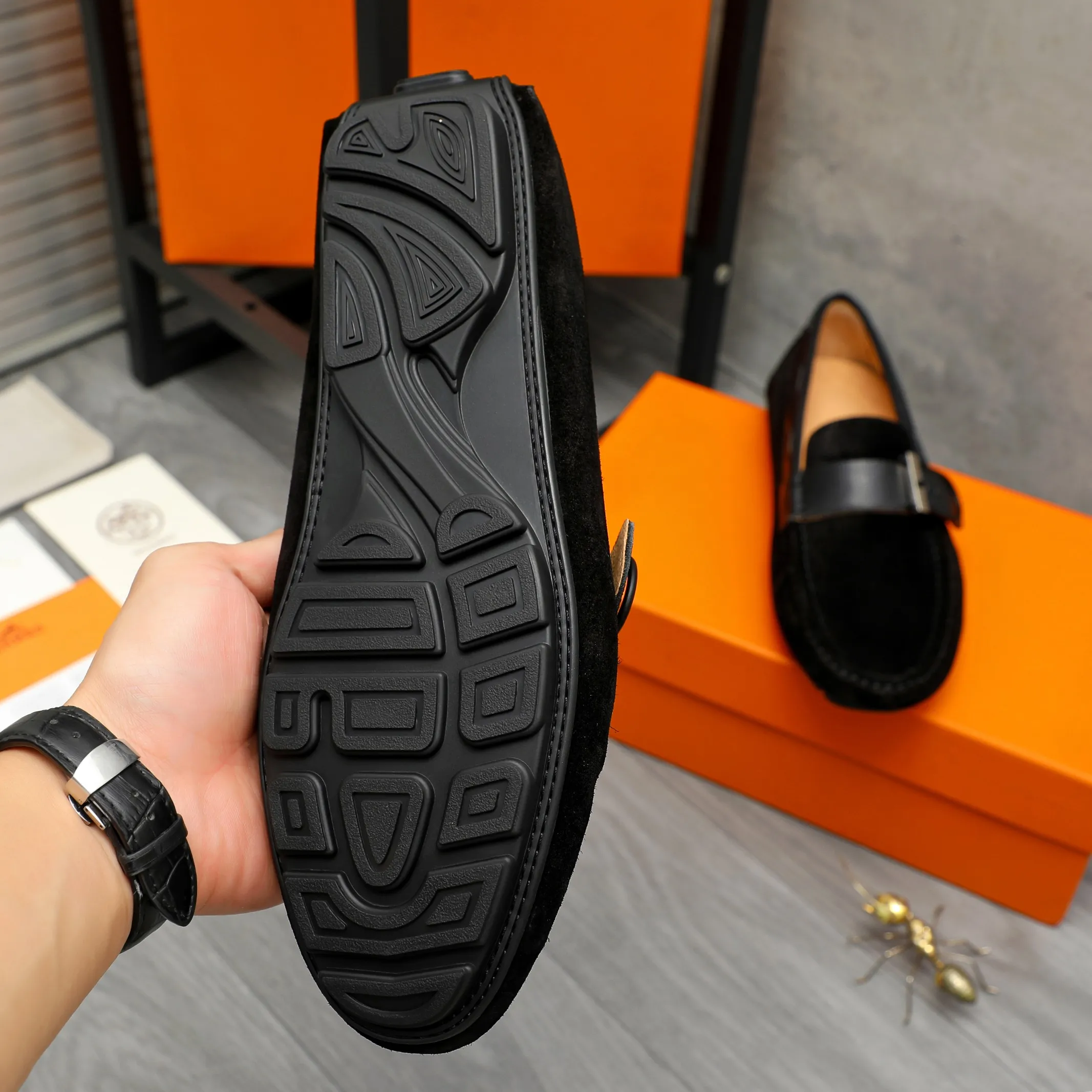 P380 Product trademark: HERMES "Hermes" casual slip-on men's shoes Regular size: 38-44 Product material: Selected frosted cowhide upper, pigskin lining, rubber outsole